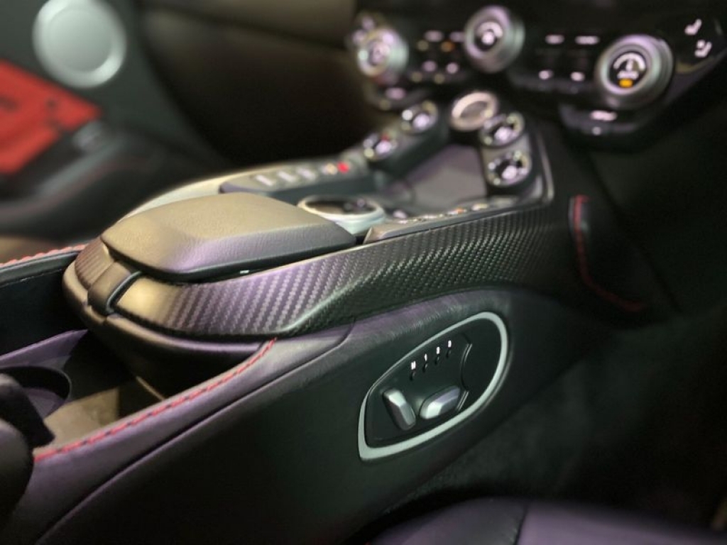 2018 ASTON MARTIN VANTAGE V8, LF68GXC, Photo