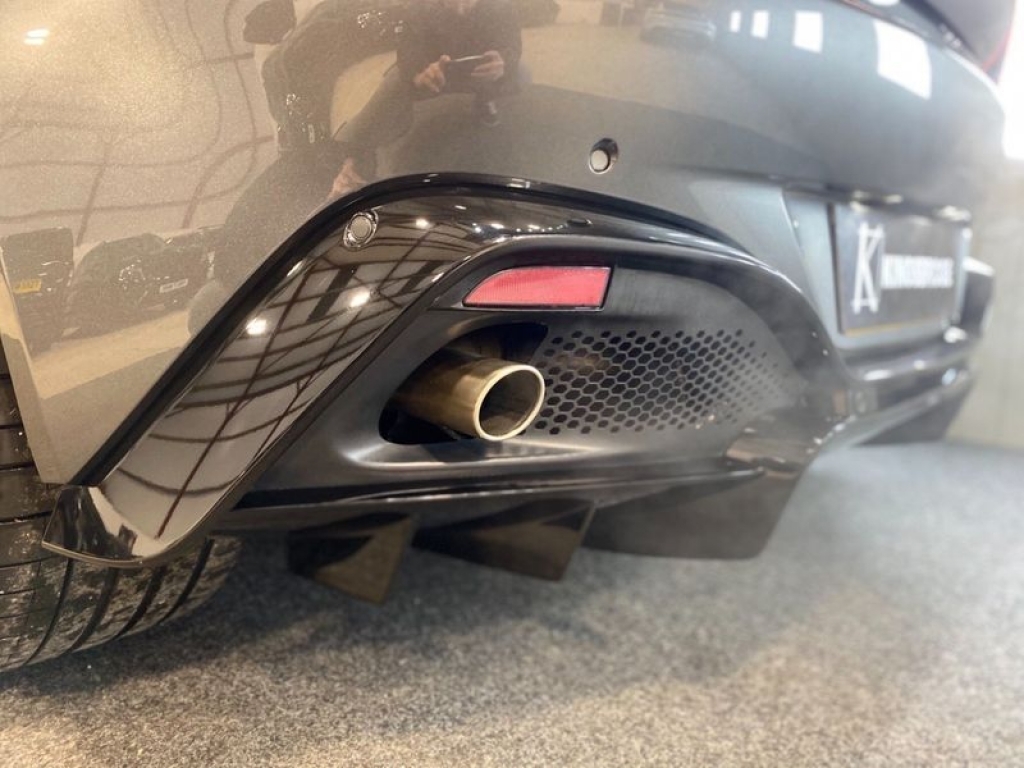 2018 ASTON MARTIN VANTAGE V8, LF68GXC, Photo