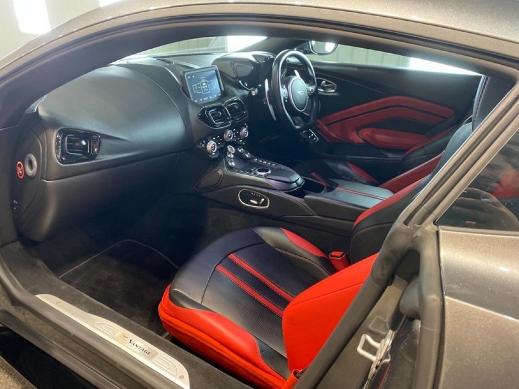 2018 ASTON MARTIN VANTAGE V8, LF68GXC, Photo