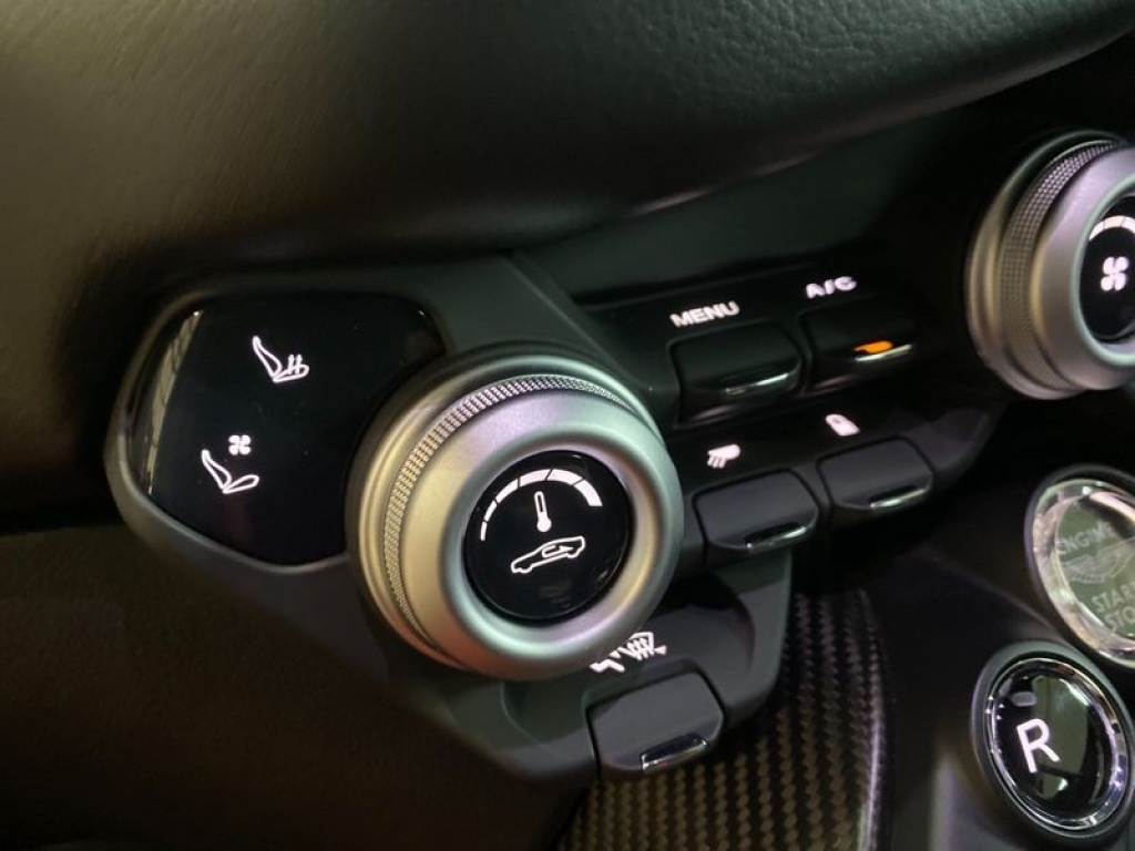 2018 ASTON MARTIN VANTAGE V8, LF68GXC, Photo