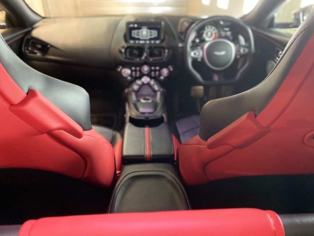 2018 ASTON MARTIN VANTAGE V8, LF68GXC, Photo