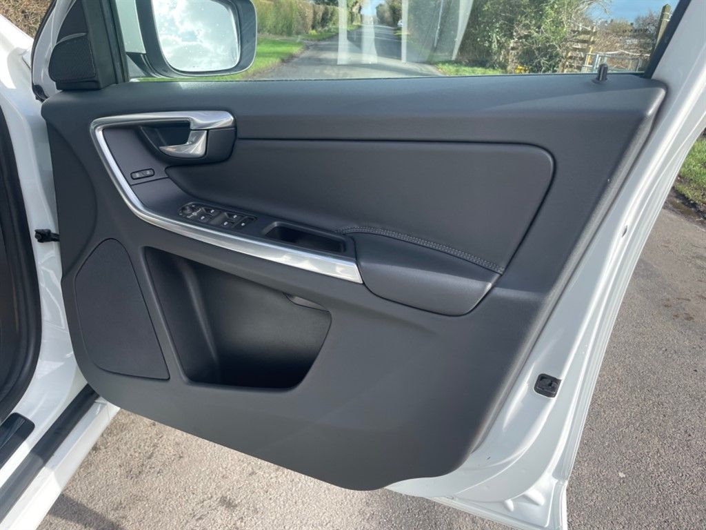 2015 Volvo Xc60 D4 Se, 6840160-31607, Photo