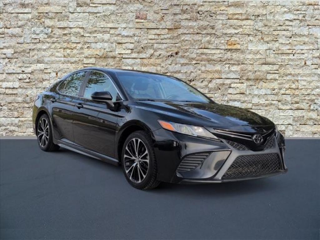 2019 Toyota Camry LE Auto, T806997, Photo 1