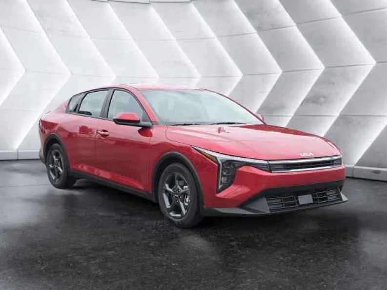2026 Kia K4 LXS AT's photo