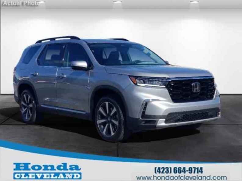 2025 Honda Pilot Touring AWD's photo