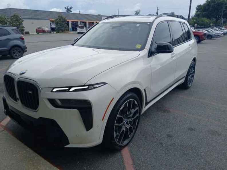 2025 BMW X7 M60i's photo