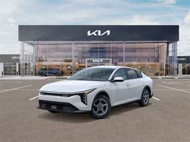 2025 Kia K4 LXS AT's photo