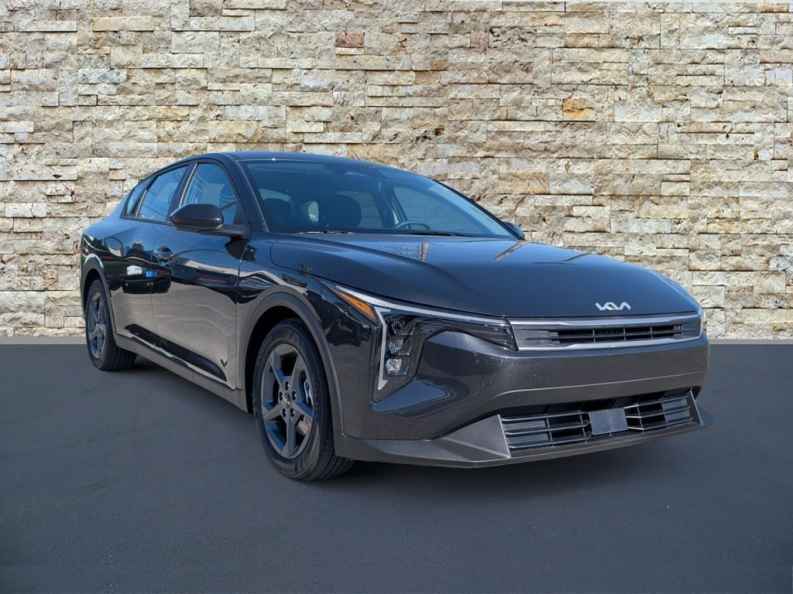 2026 Kia K4 LXS AT's photo