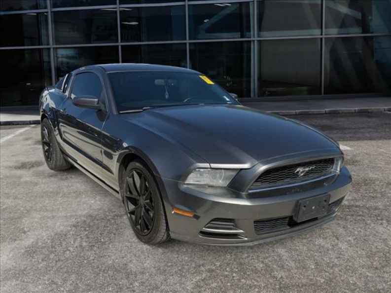 2014 Ford Mustang V6 Premium's photo