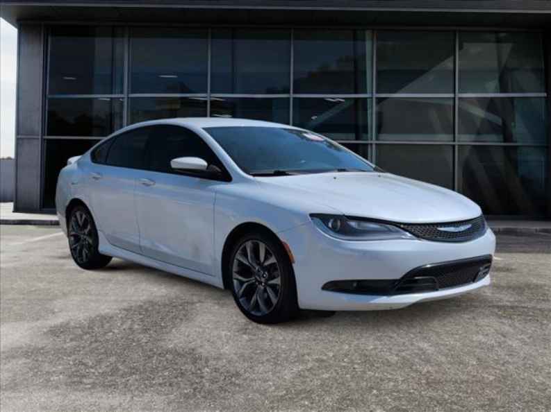 2015 Chrysler 200 S's photo