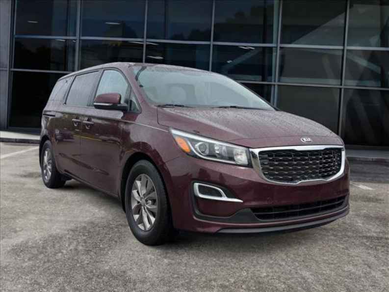 2019 Kia Sedona LX's photo