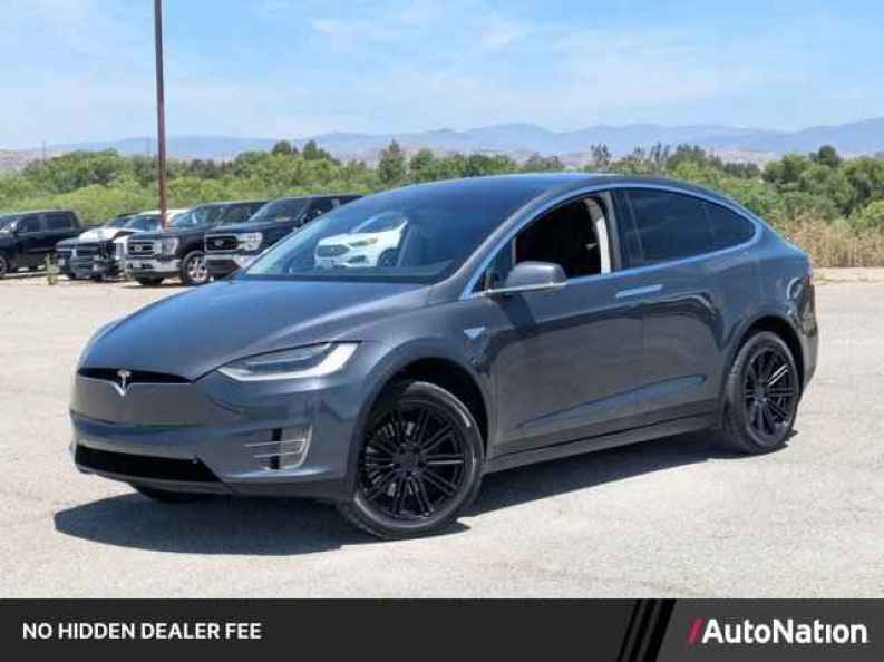2016 Tesla Model X's photo