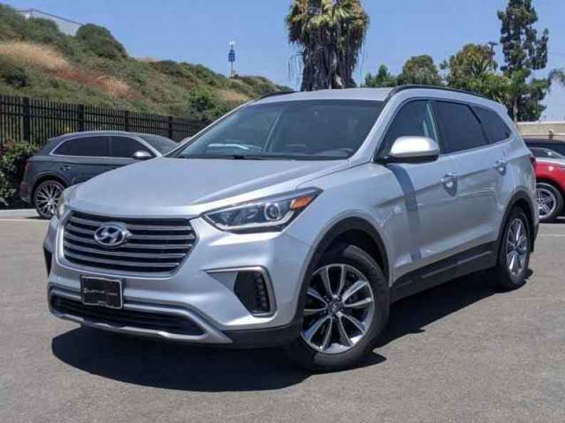 2017 Hyundai Santa Fe SE FWD's photo