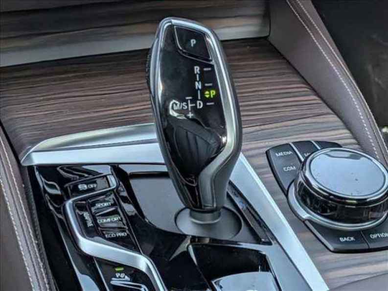 2023 BMW 5 Series M550i - Photo 12