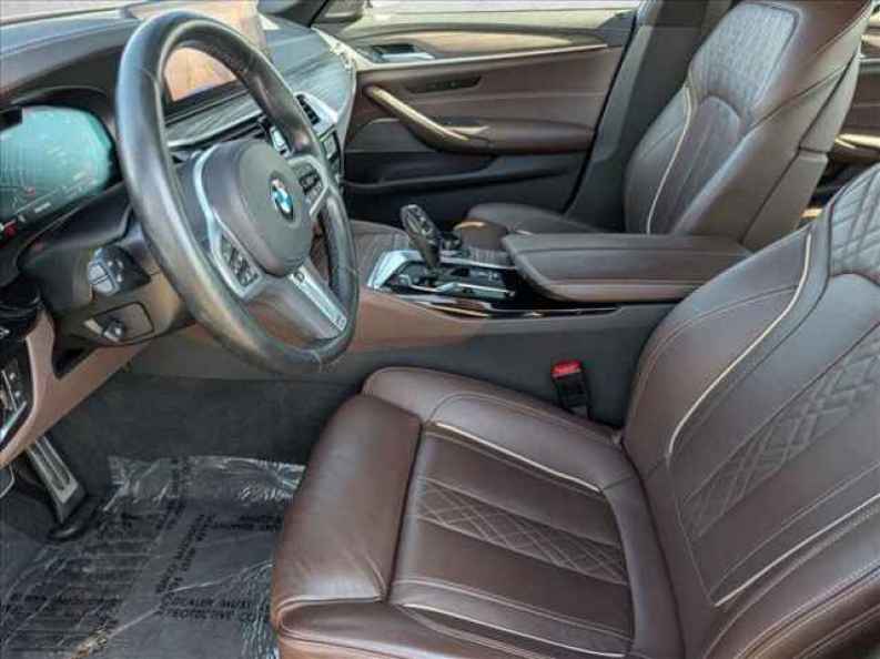 2023 BMW 5 Series M550i - Photo 17