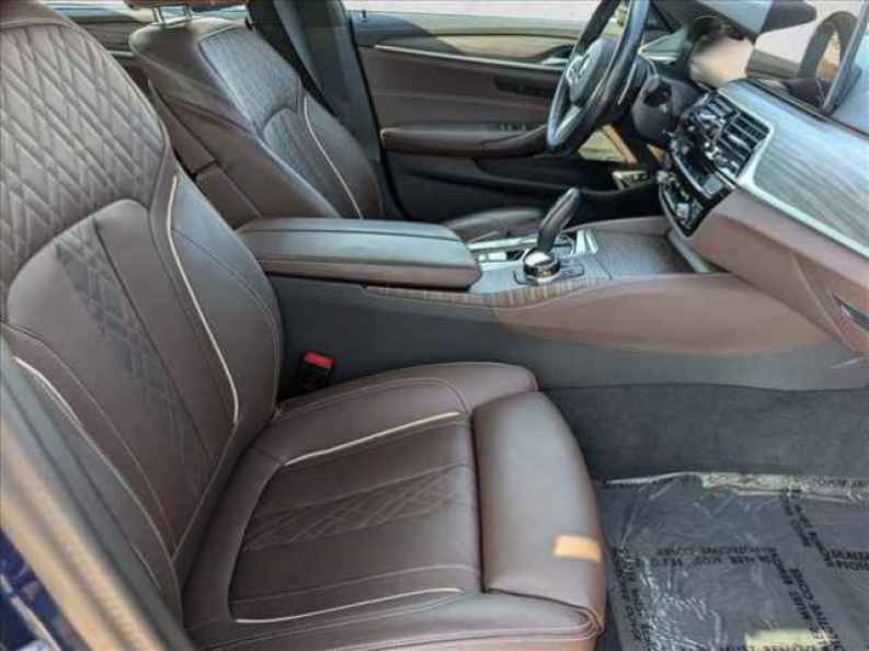 2023 BMW 5 Series M550i - Photo 22
