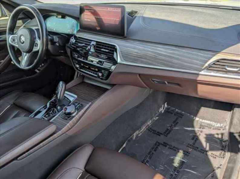 2023 BMW 5 Series M550i - Photo 23