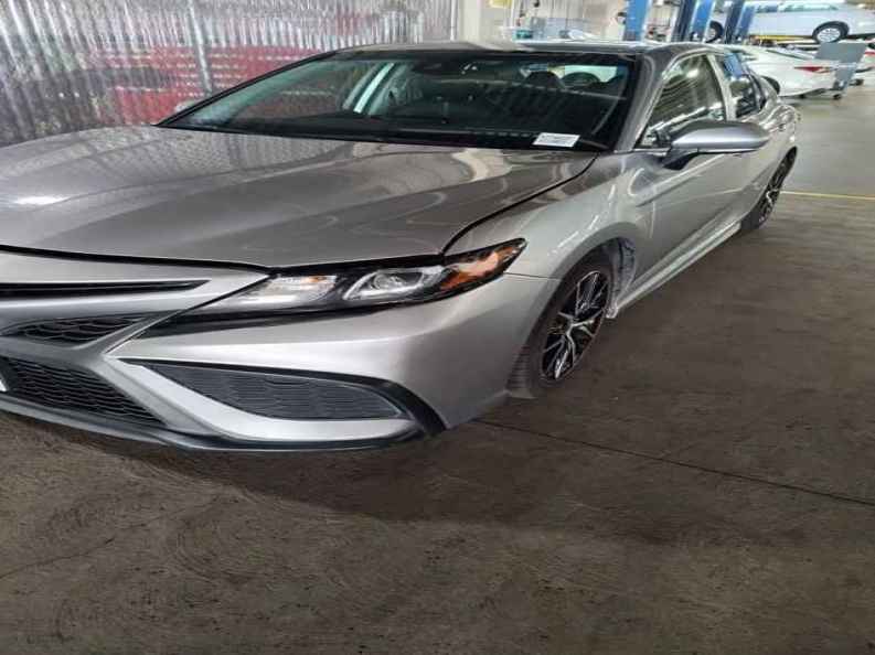 2023 Toyota Camry SE - Photo 1
