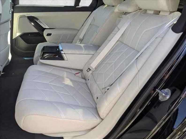2024 BMW i7 Base - Photo 16