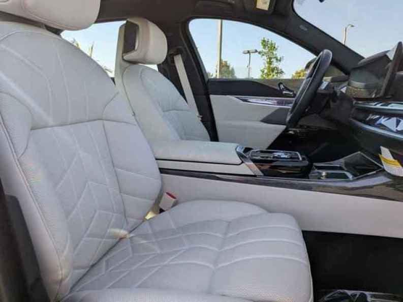 2024 BMW i7 Base - Photo 22