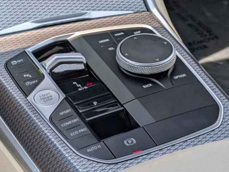 2025 BMW 3 Series 330i - Photo 12