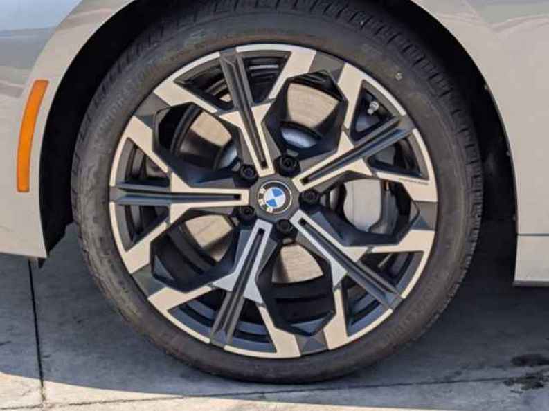 2025 BMW 3 Series 330i - Photo 25