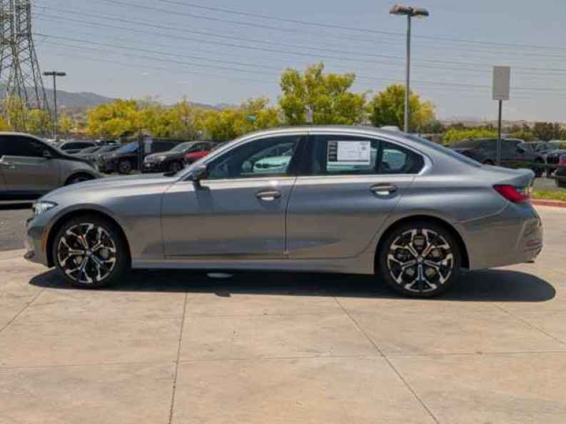 2025 BMW 3 Series 330i - Photo 9