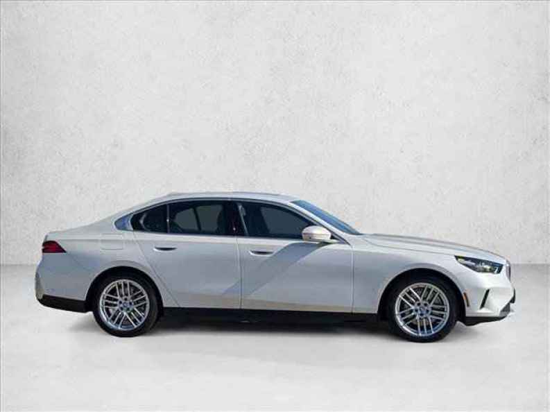 2025 BMW 5 Series 530i - Photo 4