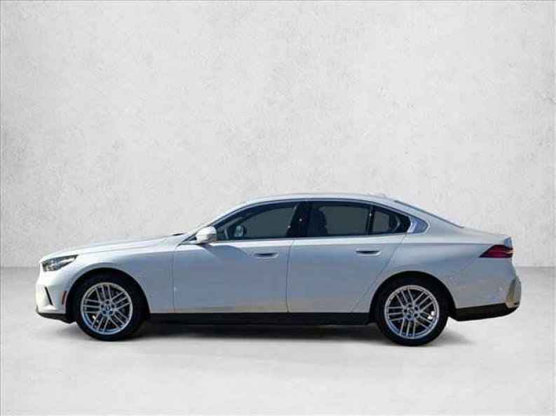 2025 BMW 5 Series 530i - Photo 9