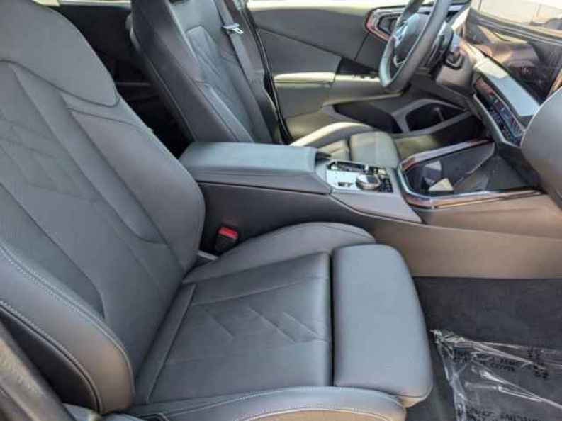 2025 BMW X3 30 - Photo 22