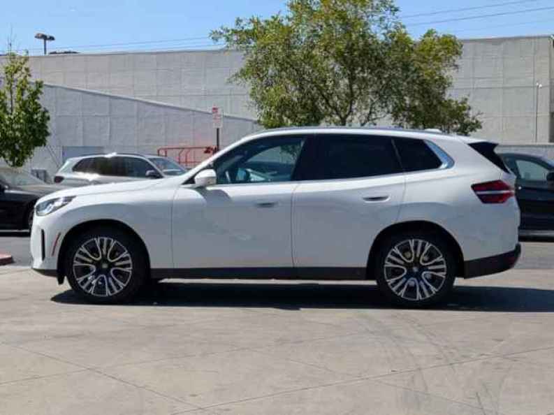 2025 BMW X3 30 - Photo 9