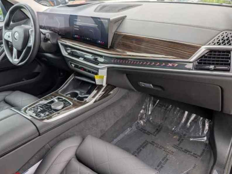 2025 BMW X7 40i - Photo 25