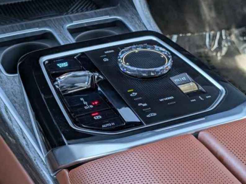 2025 BMW i7 50 - Photo 12