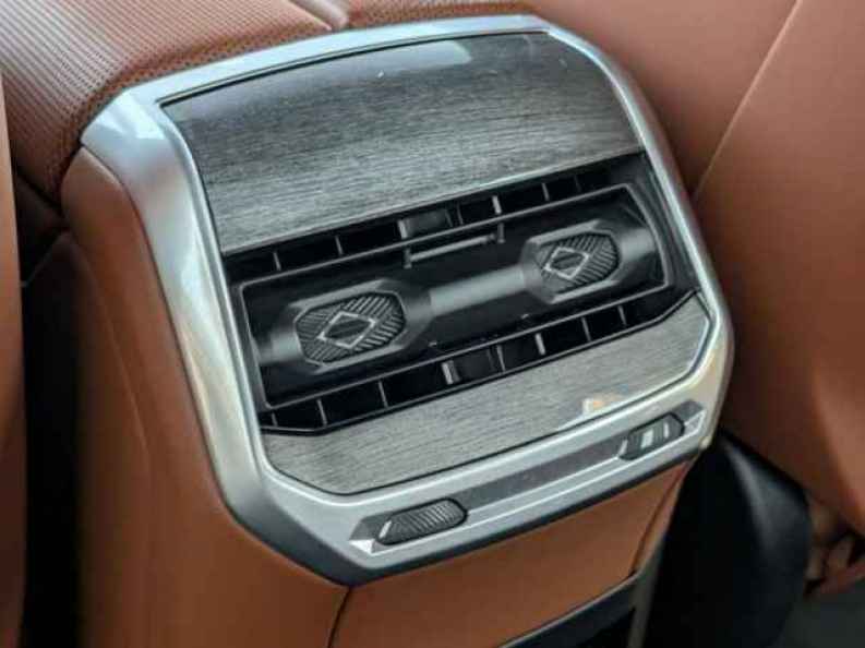 2025 BMW i7 50 - Photo 18