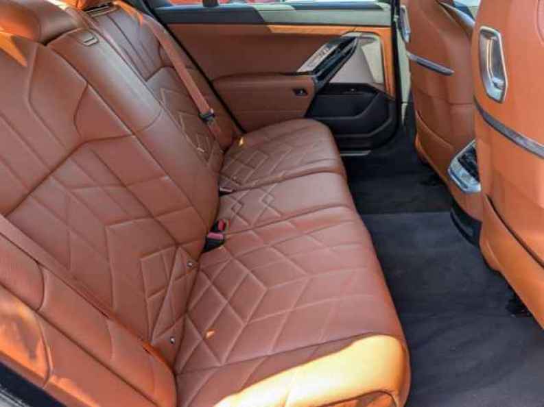 2025 BMW i7 50 - Photo 22