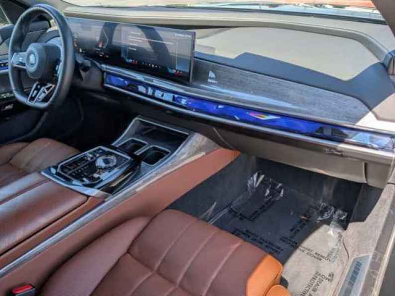 2025 BMW i7 50 - Photo 25