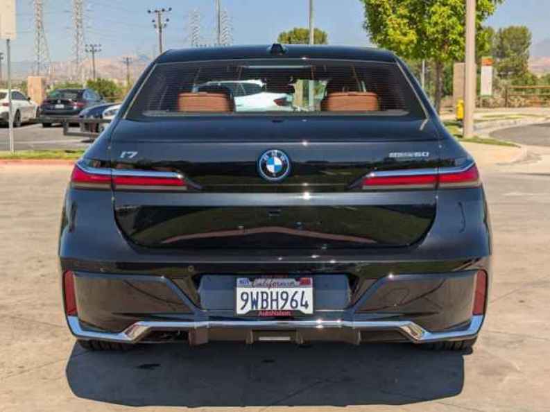 2025 BMW i7 50 - Photo 7