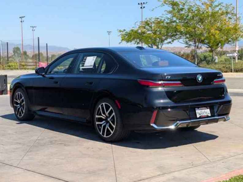 2025 BMW i7 50 - Photo 8