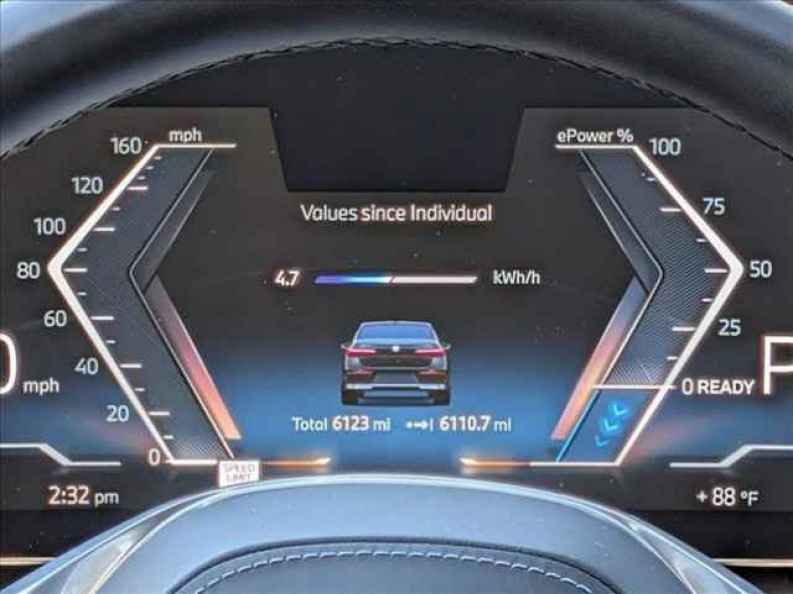 2025 BMW i7 50 - Photo 11