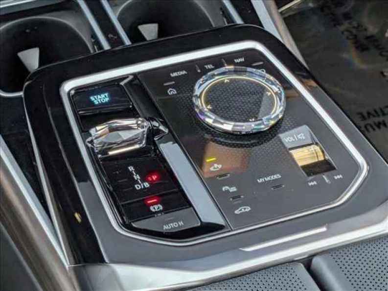 2025 BMW i7 50 - Photo 12