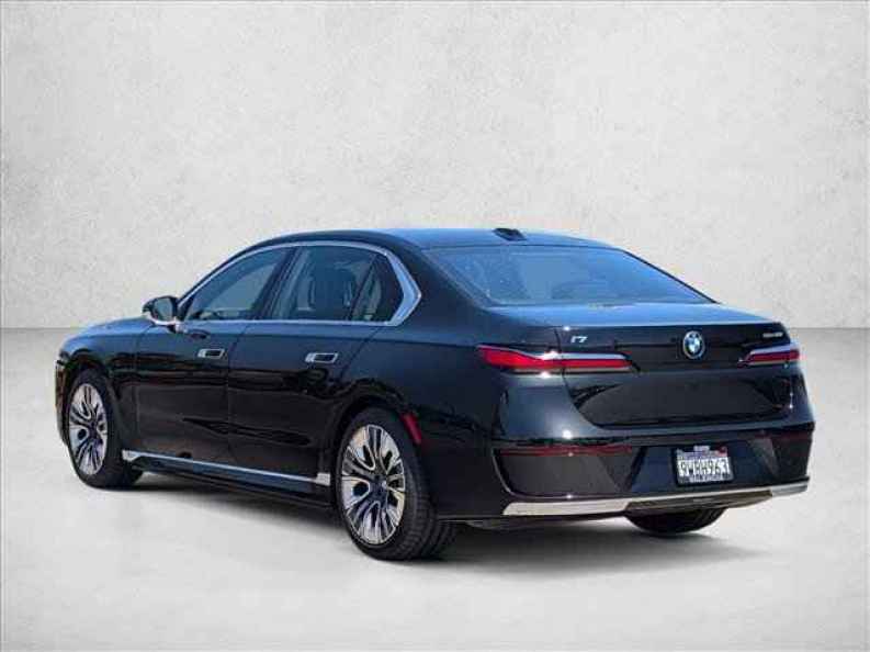 2025 BMW i7 50 - Photo 8