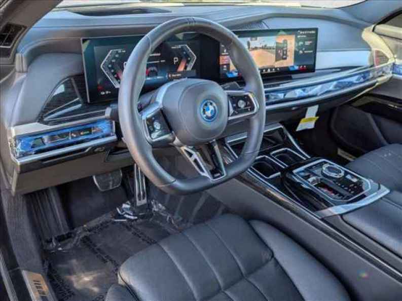 2025 BMW i7 50 - Photo 10