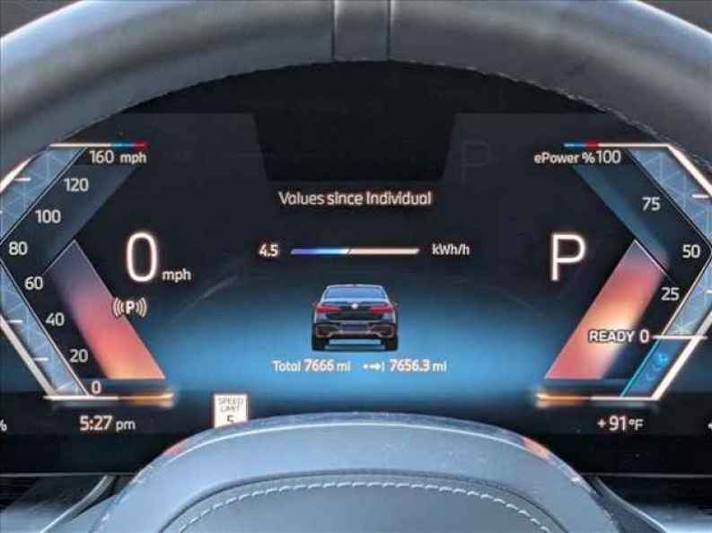 2025 BMW i7 50 - Photo 11
