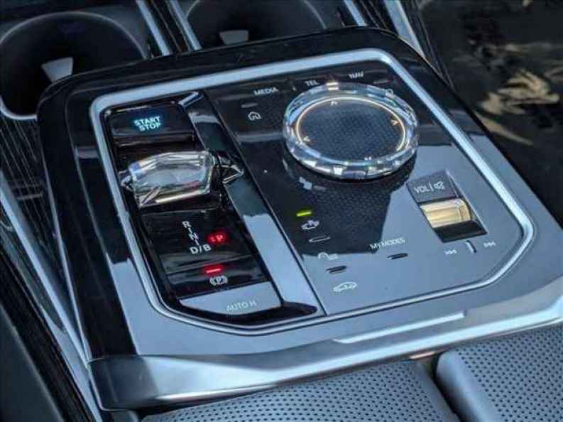2025 BMW i7 50 - Photo 12