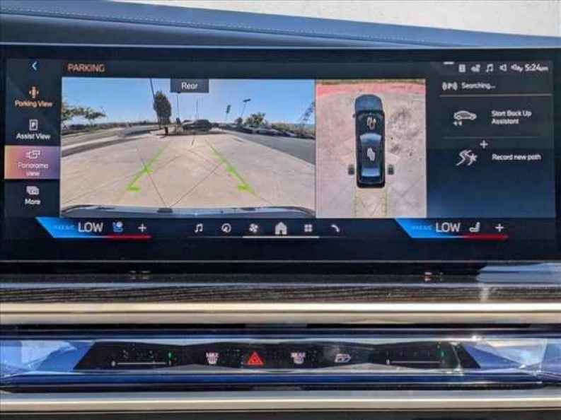 2025 BMW i7 50 - Photo 14