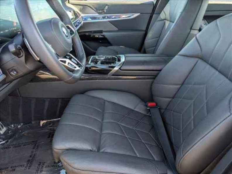 2025 BMW i7 50 - Photo 17