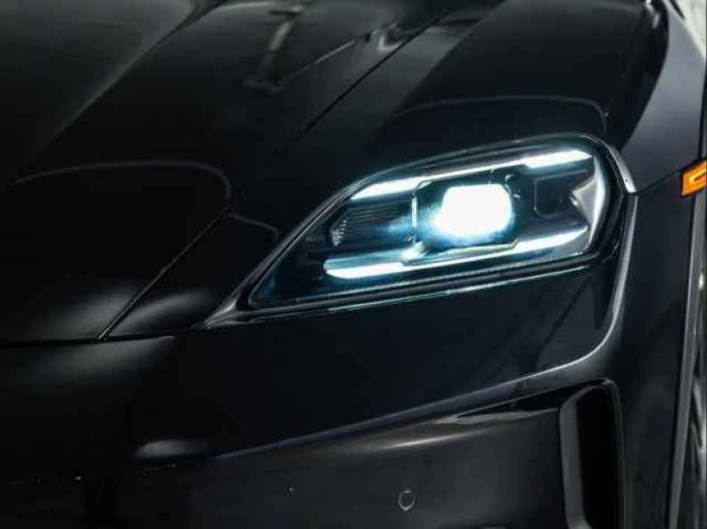 2025 Porsche Taycan Base - Photo 12