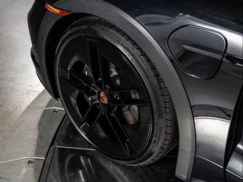 2025 Porsche Taycan Base - Photo 15