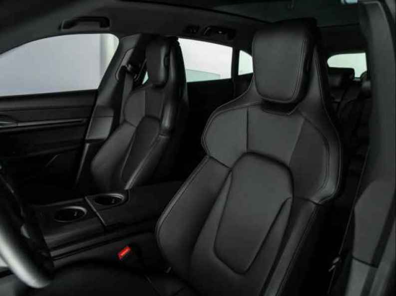 2025 Porsche Taycan Base - Photo 5