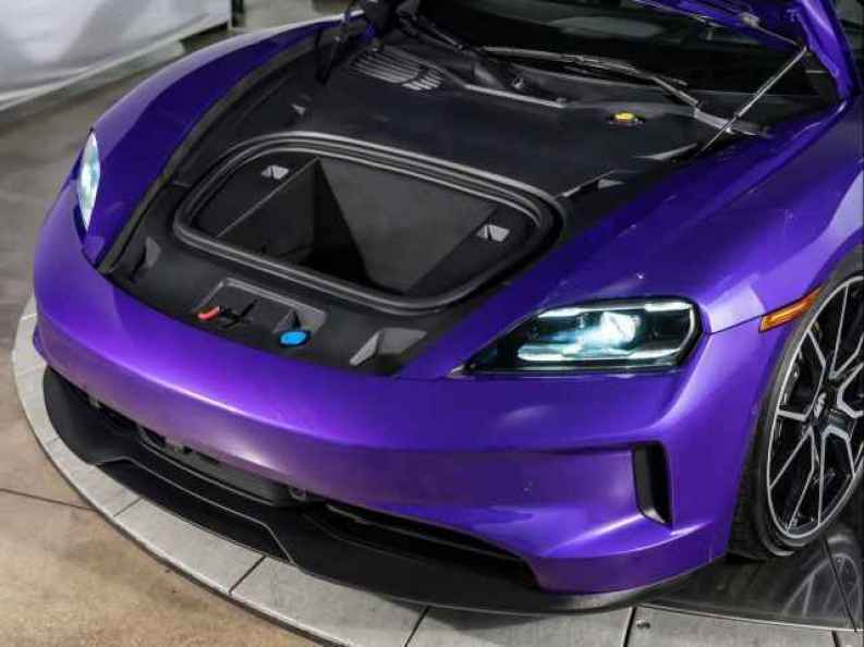 2025 Porsche Taycan Base - Photo 16